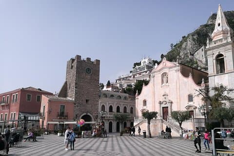 Piazza IX Aprile Taormina