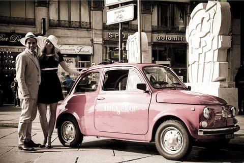 Visit the city aboard a timeless car!