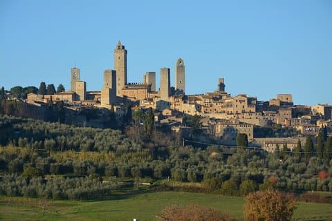 One Way Private Transfer: Florence to Rome with Visit to San Gimignano and Siena