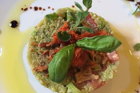 Panzanella quinoa and tomato