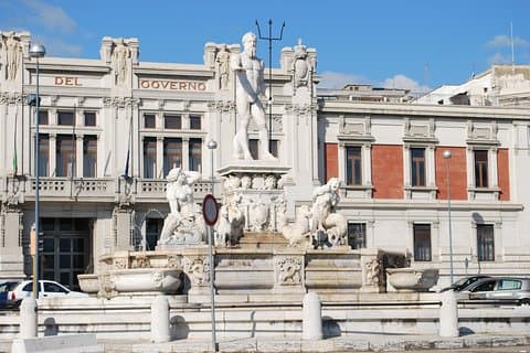 Neptuno fontain