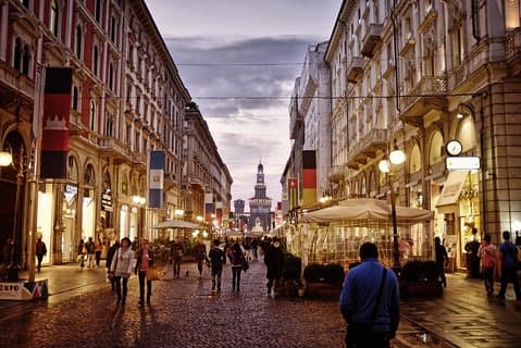 Milan by night walking experience