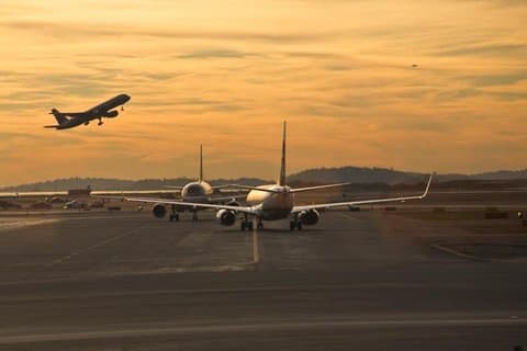 Departure / Arrivals