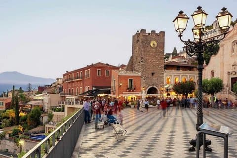 Taormina Piazza IX Aprile