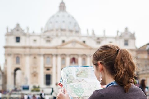 The tour includes the visit of San Peter Square no Basilica entrance