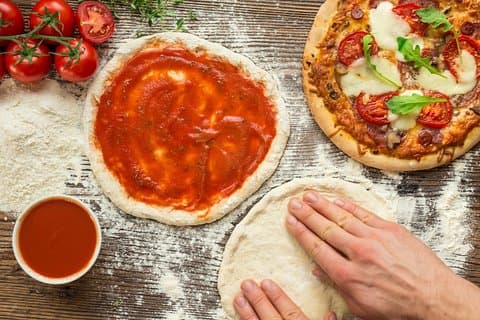 Pizza & Tiramisu Class at Local's home with tasting in Rome