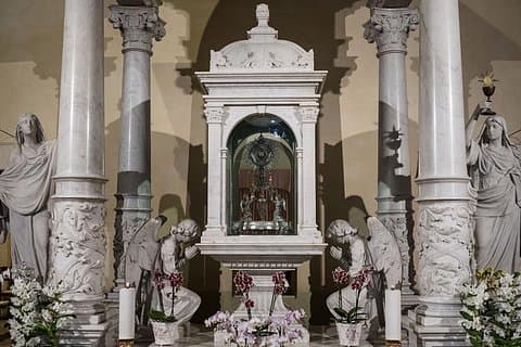 The Eucharistic Miracle & the Holy Face Private Tour from Rome