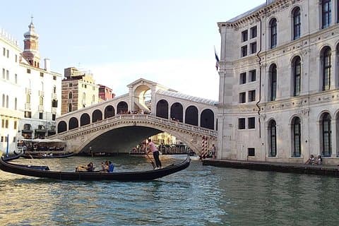 Private Venice walking tour plus Murano island lunch and glass factory visit