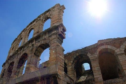 Visit of Verona and Lake Garda. Private tour with pick-up