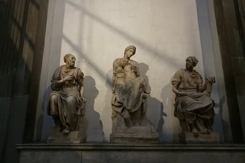 Florence: 1.5 hour Medici Chapels monolingual small-group guided tour