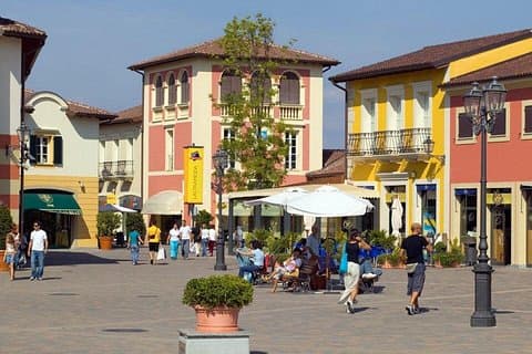 Serravalle Outlet shopping, private tour from Milan, by car.