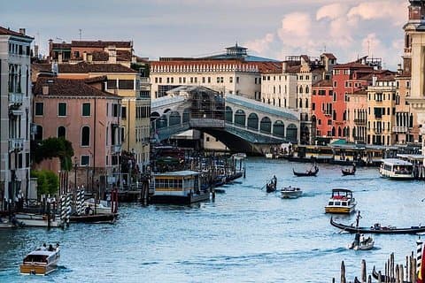 Private Full Day Tour from Milan to Venice with local tour guide and fast train