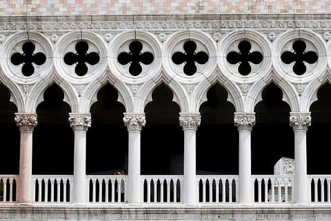 Skip-the-Line Doge's Palace Tour & Venice Gondola Ride