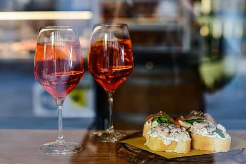 Turin: Sunset Food & Drinks Tour by Do Eat Better