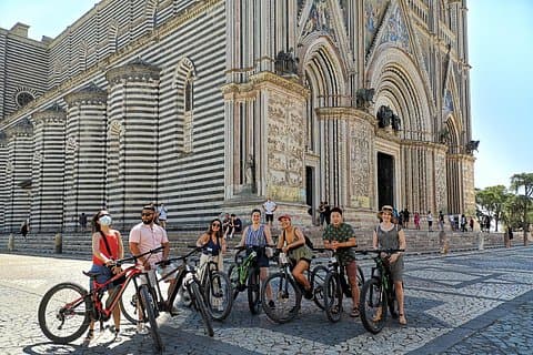 E-bike tour in Orvieto in small group: history, culture with lunch or dinner