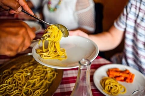 Rome: Campo de Fiori Food Tour with 8+ Food Tastings & Wine