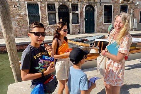 Venice for kids and families, treasure hunt with Lucia