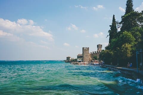 Lake Garda: Sirmione Boat Tour and Walking Tour