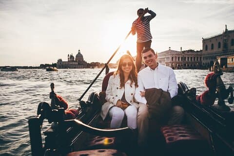 Private Gondola Ride with Professional Photographer in Venice