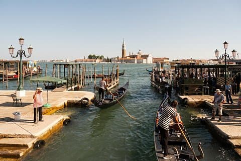 Shared Gondola Ride with Bridge of Sighs Views