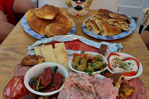 Syracuse: Boat tour with Aperitif 2 hours