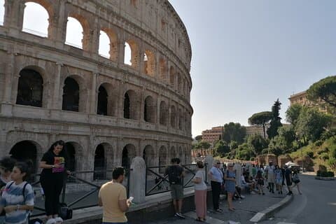 Private transport from Fiumicino Airport to Rome City or vice versa
