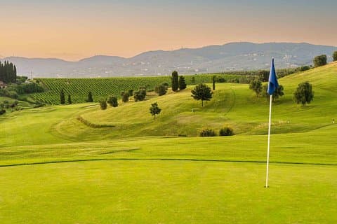 Half Day Golf Activity in Tuscany with Admission Ticket