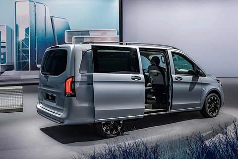 V-.CLASS LATEST GENERATION 7 SEATS