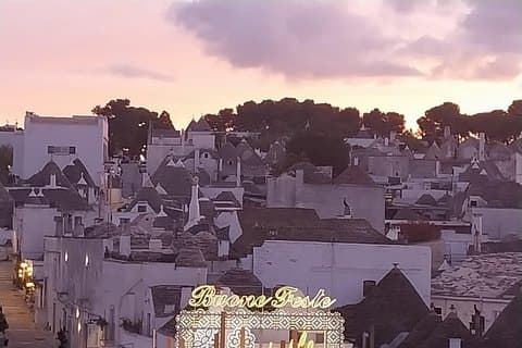 Culinary historical welcome and guided walk among the trulli