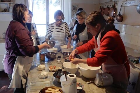 Enjoy a participatory cooking class Feel like an experienced cook