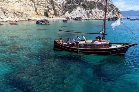 Cagliari Boat Tour with Classic Gozzo in the Gulf of Cagliari