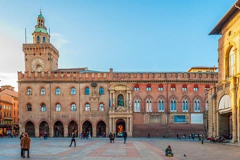 Explore Bologna in 60 minutes with a Local