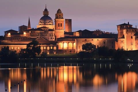 Mantova Walking Tour with Audio and Written Guide by a Local