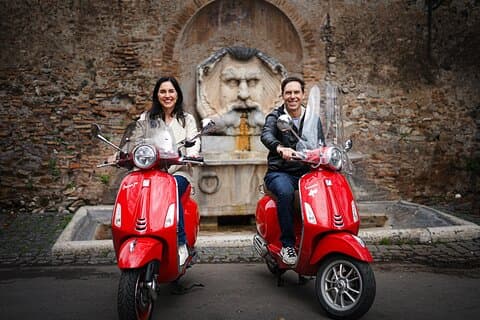 Rome: Vespa Tour with Professional Photoshoot