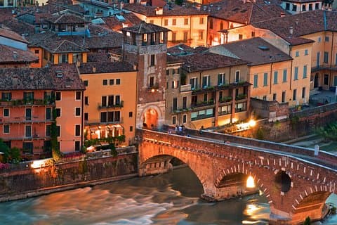 Exploration of Verona + Arena: Walking Tour + Ebook