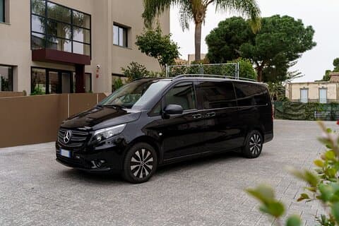 New generation car with capacity for up to 8 passengers