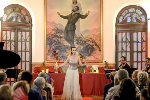 Opera singer at Palace Mutilati Concert Hall
