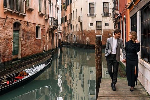 Photo session in hidden gems of Venice!
