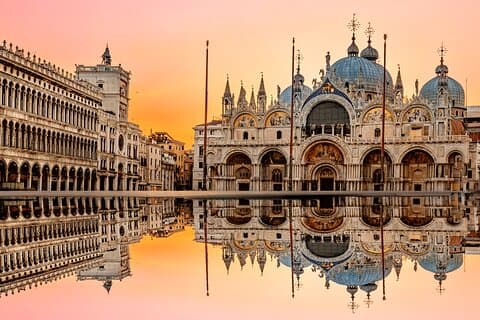 Private Transfer From Milan to Venice with English Speaking Driver
