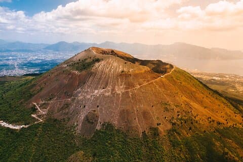 Private Transfer-Naples to Sorrento with 2h of Sightseeing: Vesuvius or Pompeii