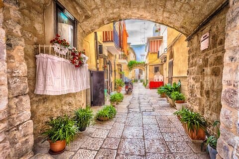 Private Transfer from Naples to Bari with 2 hours for sightseeing