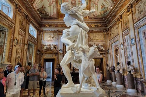 Visit the Gallery's most precious works alongside an art historian guide!