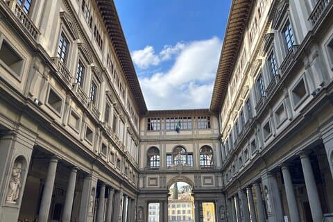 Panoramic view of Piazzale degli Uffizi