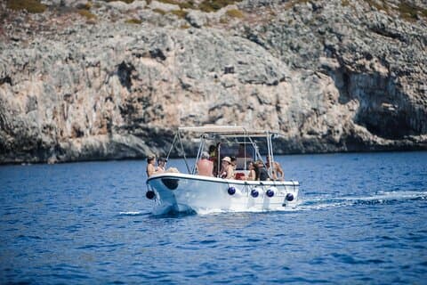Excursions to the caves of S. M. of Leuca on the Adriatic side