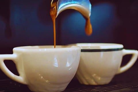 Discover the essence of Neapolitan coffee in a contemporary café in the heart of Naples.