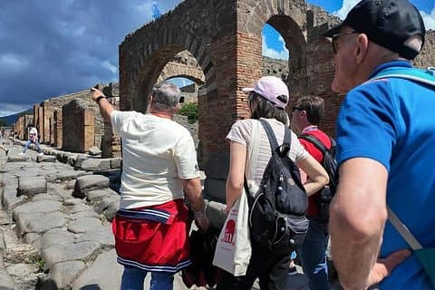 Pompeii Express : Guided tour from Naples by train included