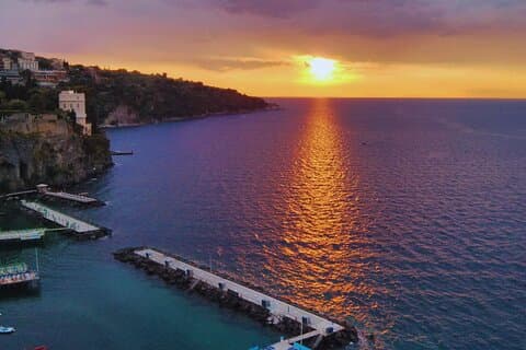 Sunset aperitif on the Sorrento Coast – the perfect start.