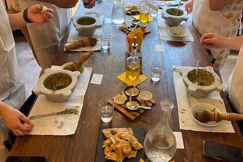 Cinque Terre: Pesto Class with Focaccia Tasting in Manarola