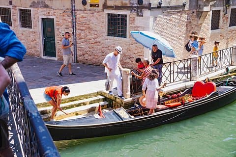 Venice: Private Grand Canal Gondola Ride with Optional Musicians