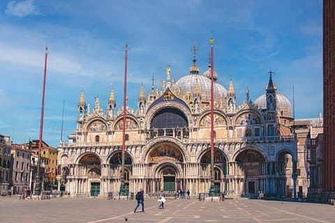 St. Mark's Basilica & Doge's Palace Guided Tour with Gondola Ride